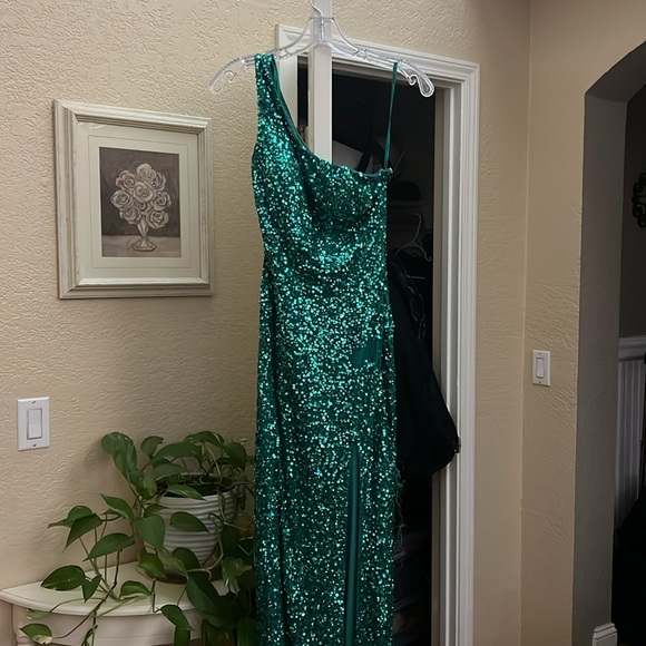 Scala dress that will need sequence repair - Picture 2 of 4